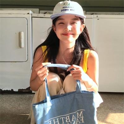 色肉毒蝎女